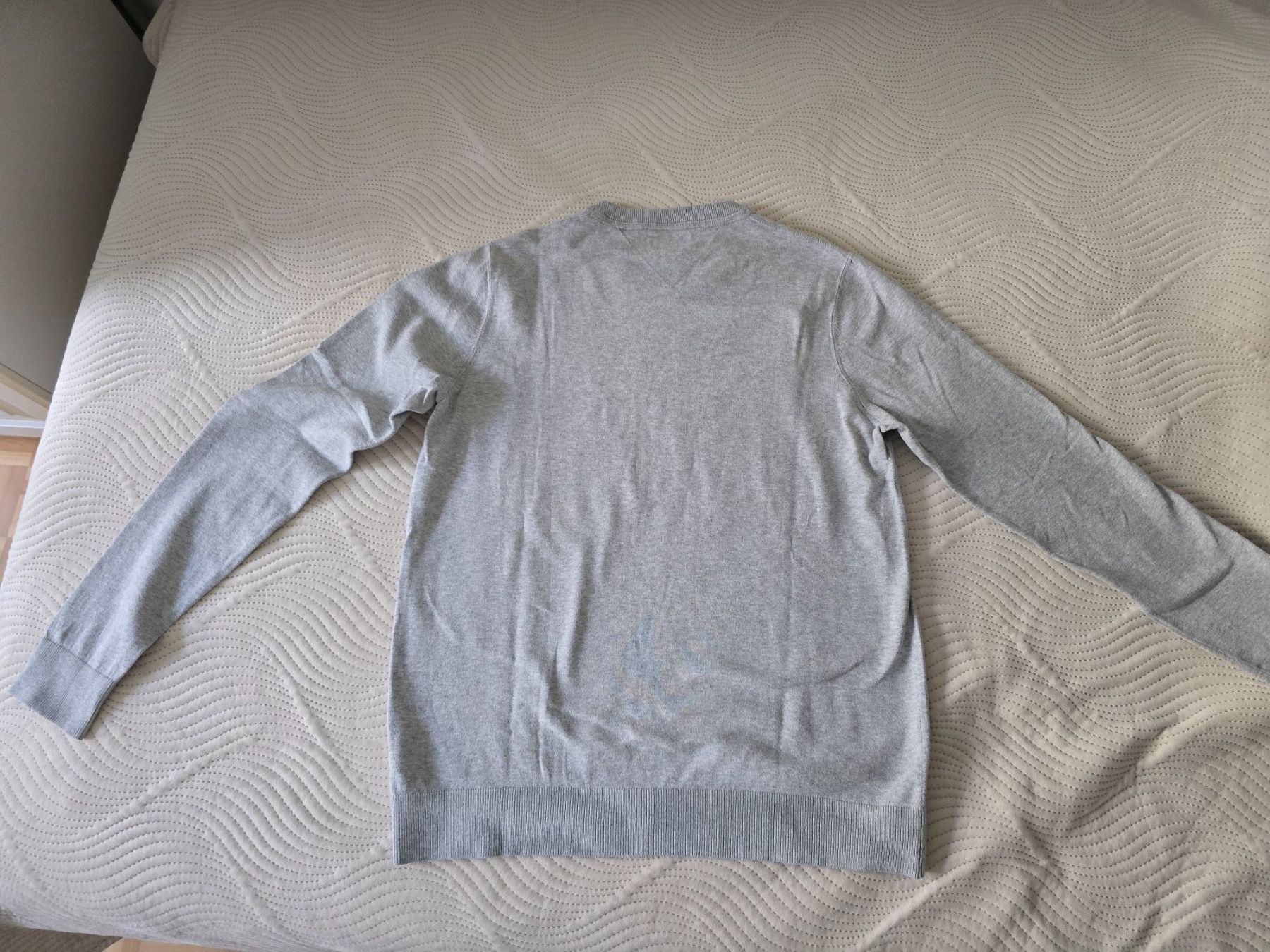 Tommy Hilfiger Lotti di vestiti: Tommy Hilfiger Shirt – Usato da Zug venduto da fil_79y6 1