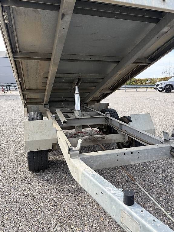 Camions-bennes: Kipper Anhänger – D'occasion à Lausen par Gjuliana4 2