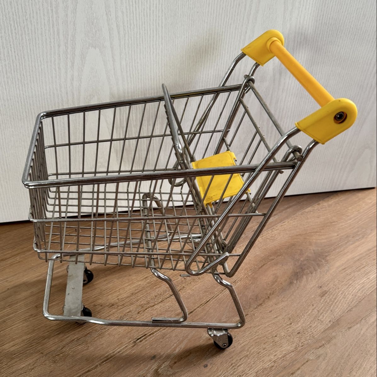 Giocattoli: Kleiner Miniatur-Einkaufswagen Deko oder Spielzeug 29 cm – Usato da Rothrist venduto da Luckywinner 1