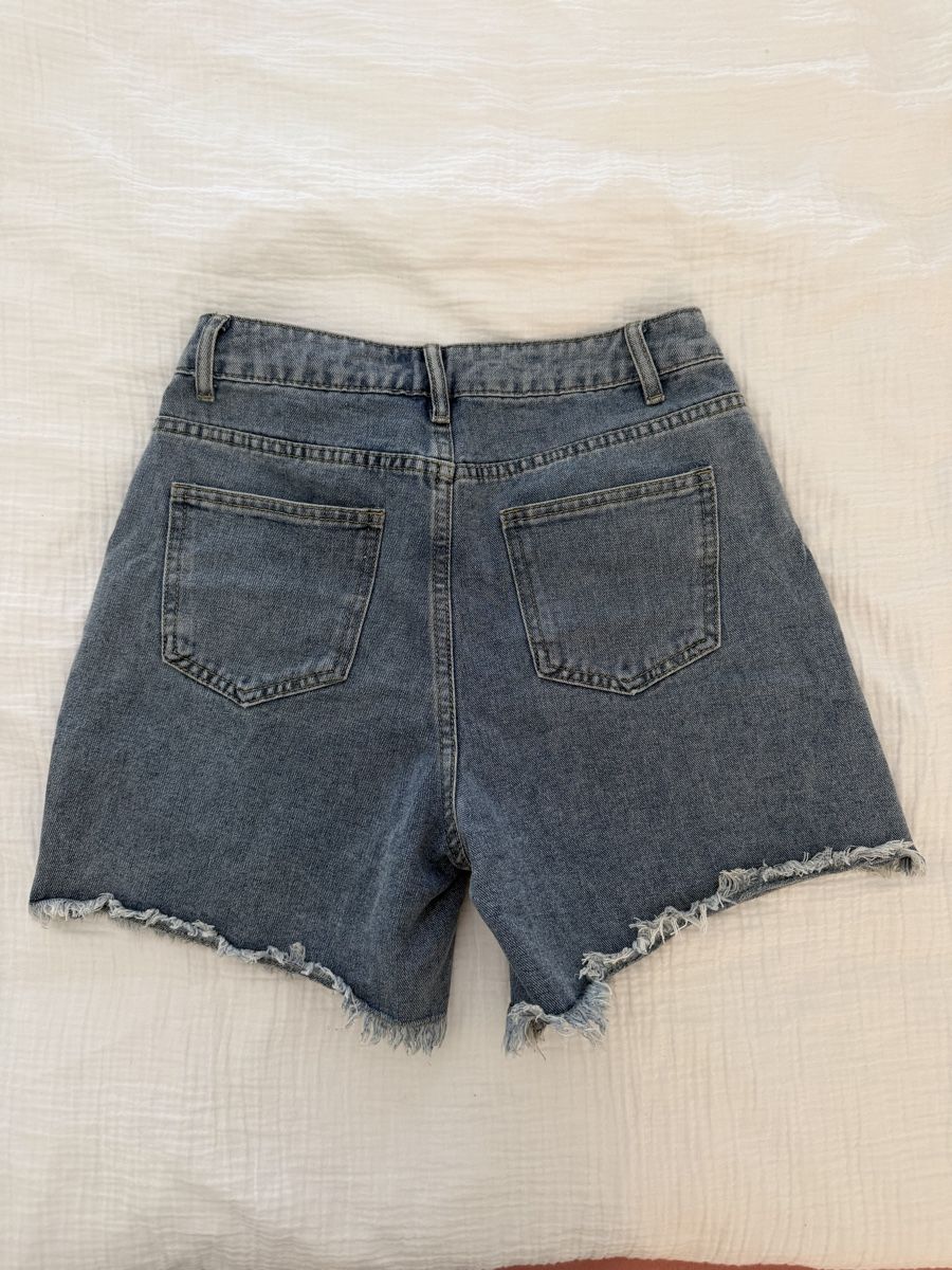 Shein Jeans: Shorts – Neu und originalverpackt aus Triesen von kon_kkm8 1