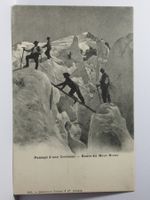 Ueberschreiten  der Gletscherspalte  - Route du Mont - Blanc