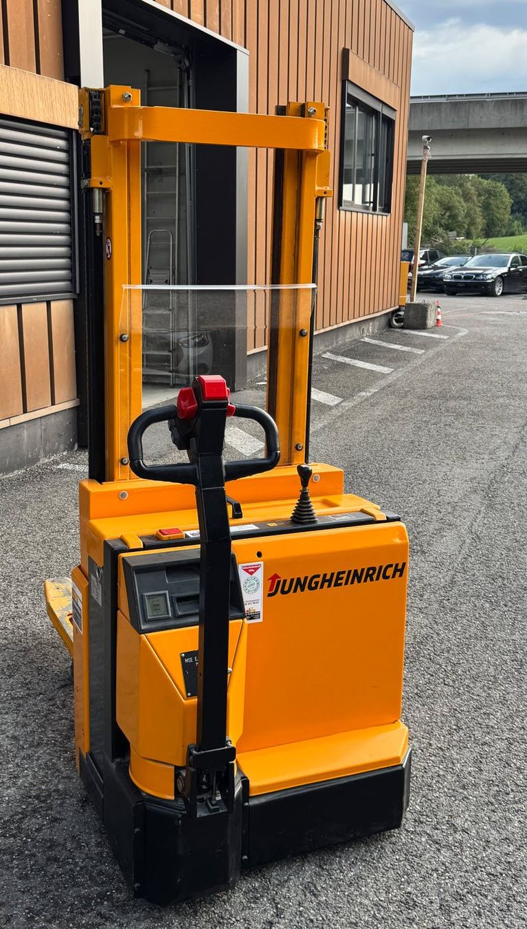 Jungheinrich Carrelli elevatori e a forche: Jungheinrich Elektro-Deichselstapler mit Initialhub – Usato da Seedorf venduto da Innovateam