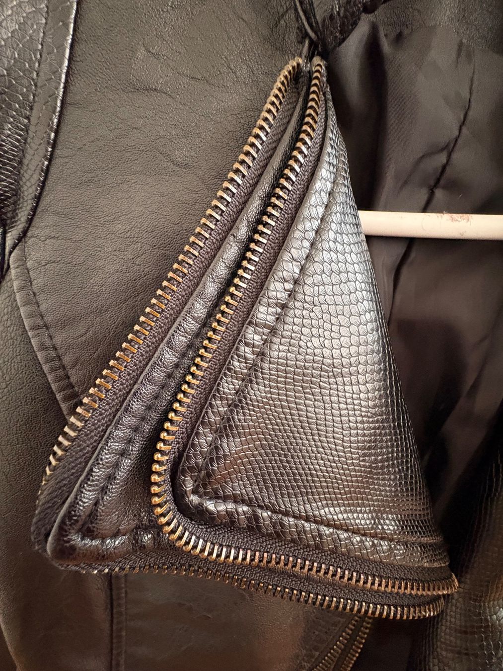 Giacche: Schwarze Kunstlederjacke – Usato da Lausanne venduto da kasiabkasiab 2