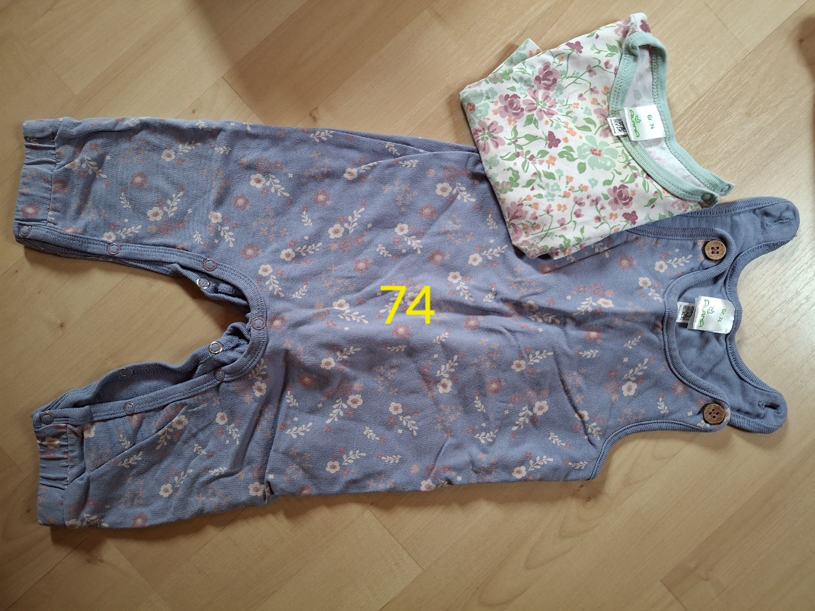 Alana Lotti & Set di vestiti: Herziges Set - Strampelanzug und Shirt – Usato da Nänikon venduto da fra_6yly