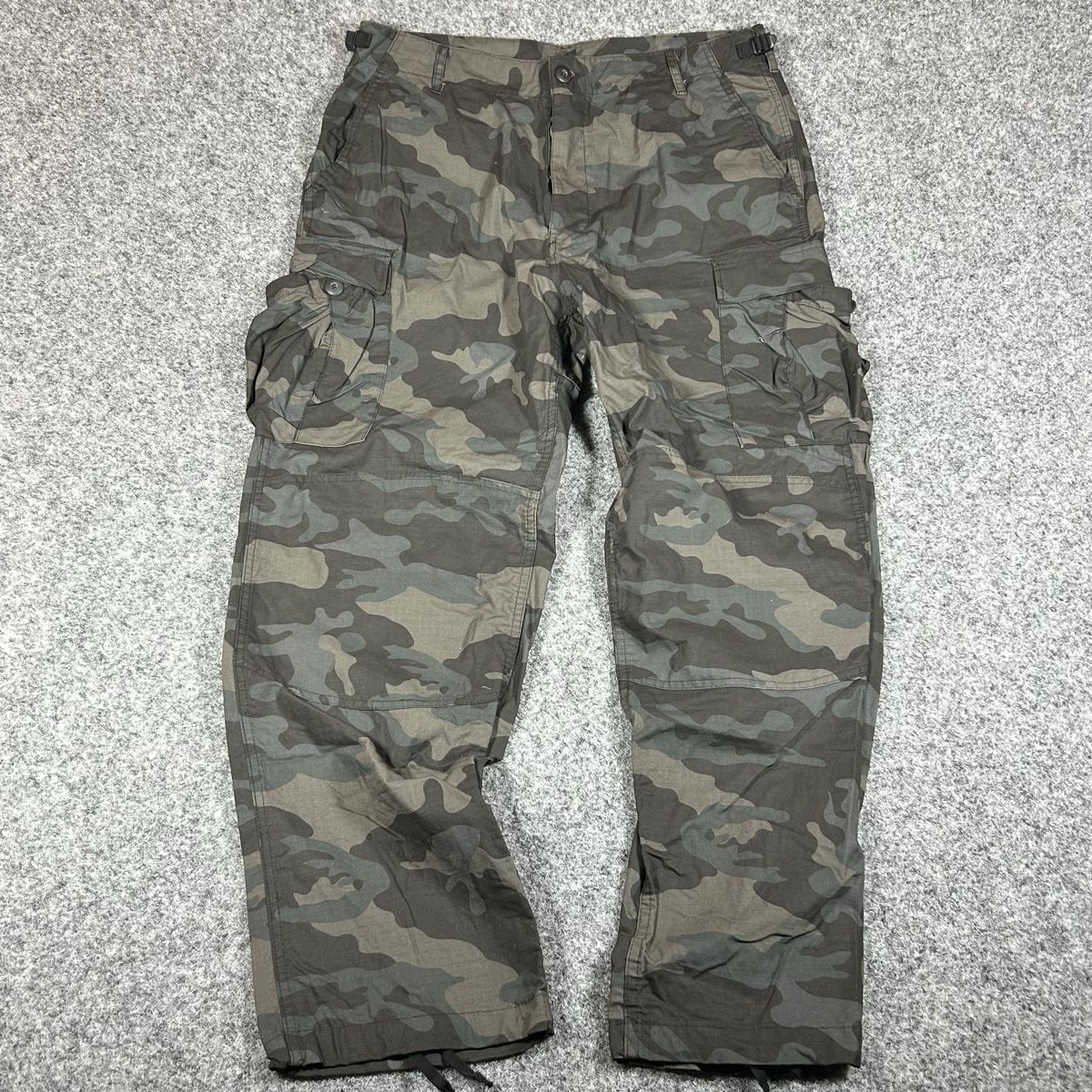 Pantaloni: Cargo camo pants  – Usato da La Sagne NE venduto da Matlasape