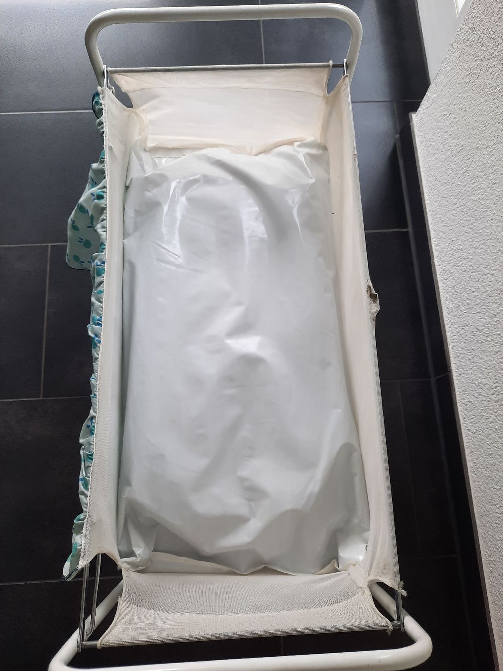 Spielzeuge: Puppenbett mit Himmel 4-teilig – Gebraucht aus Dörflingen von Palmetto 3
