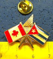 FLAGGEN CANADA UND CUBA PIN GLASIERT GOLDIG