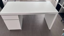 Schreibtisch MALM Ikea
