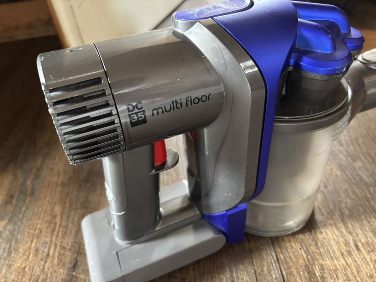 Dyson Aspirapolveri & Accessori: Aspirateur Dyson  – Usato da Mézières VD venduto da P-M-C 5