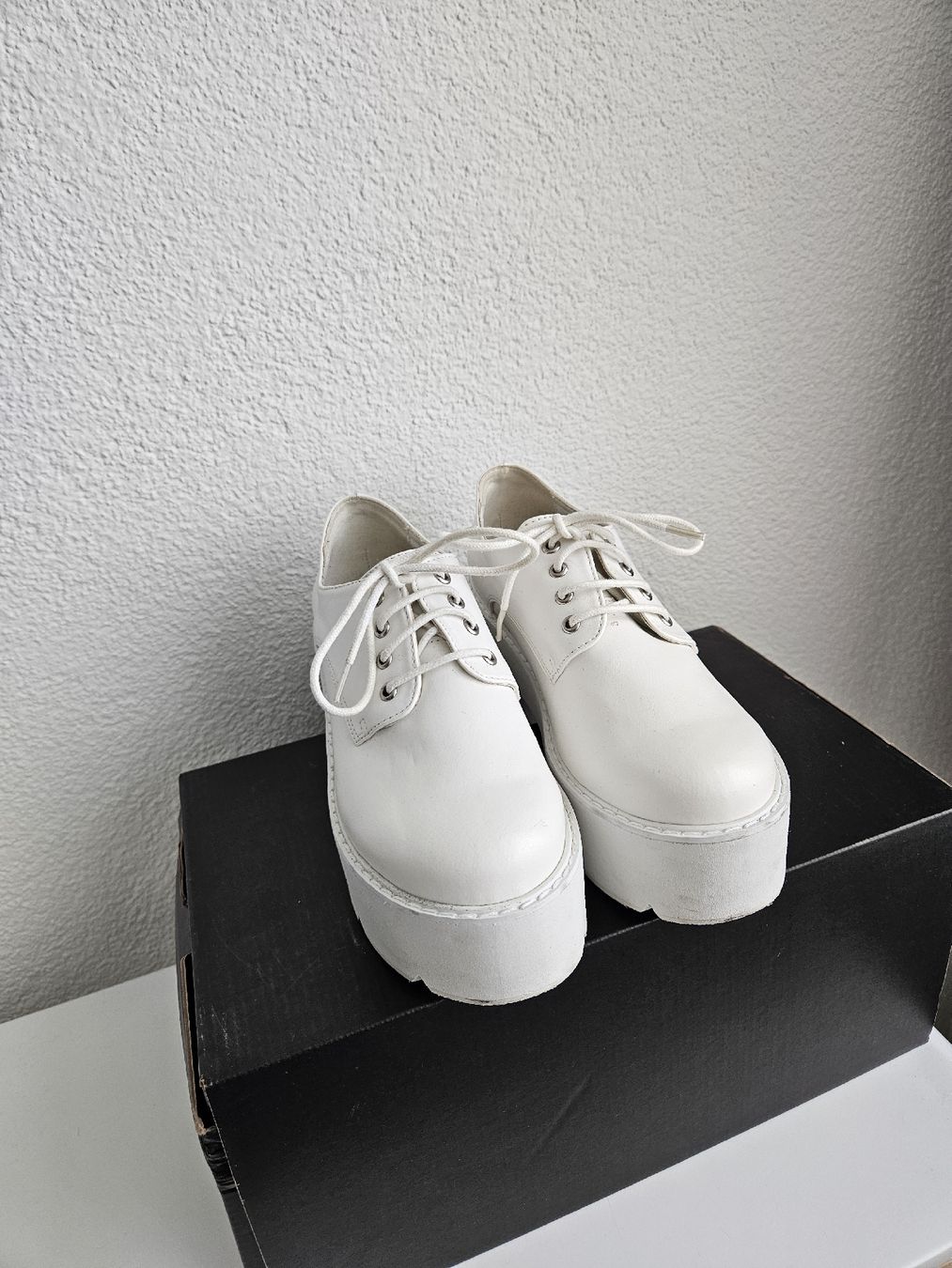 Asos Damenschuhe: Weisse Plateauschuhe, Grösse 35 – Gebraucht aus Schlieren von lej_86 1
