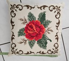 Deko Kissen ca. 40 x 40 cm Bezug von Hand gestickt