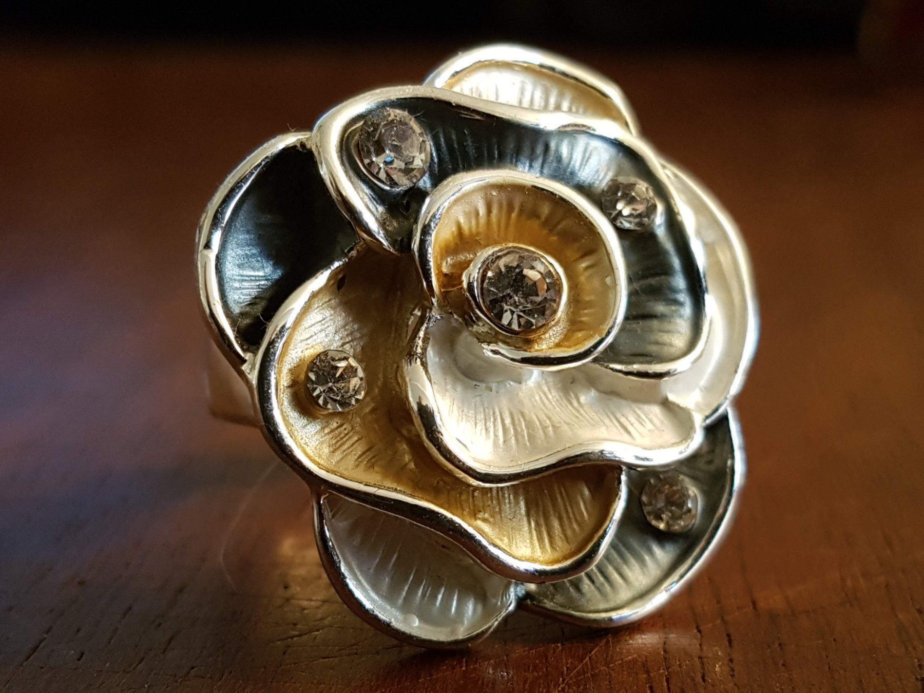 Anelli: Ring silberfarb.beige grau weiss glitzer – Nuovo (secondo la descrizione) da Ettingen venduto da Maranathatalitha