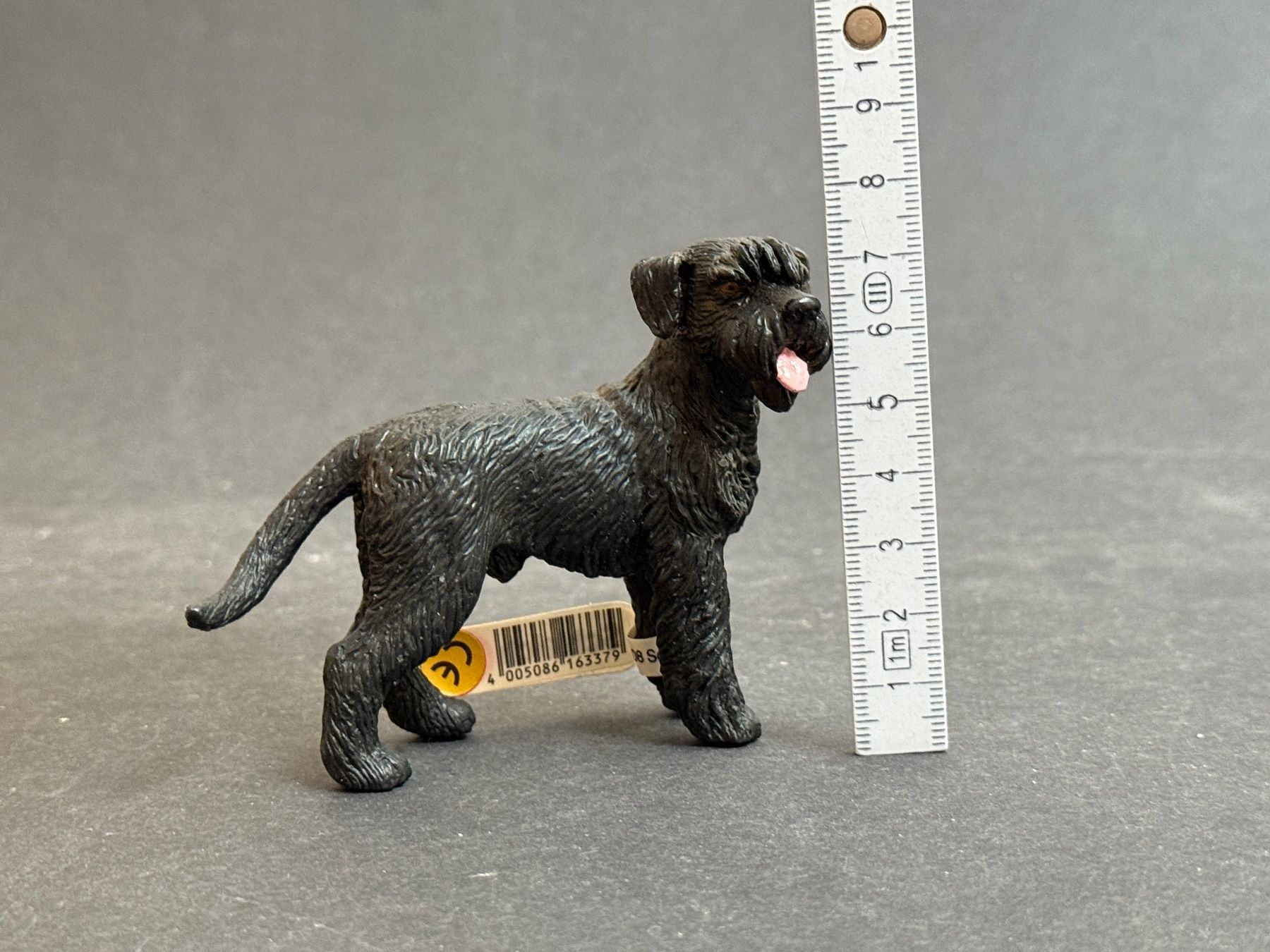 Schleich Statuette: SCHLEICH 16337 Riesenschnauzer Hund – Usato da Ennetbaden venduto da mapa05 2