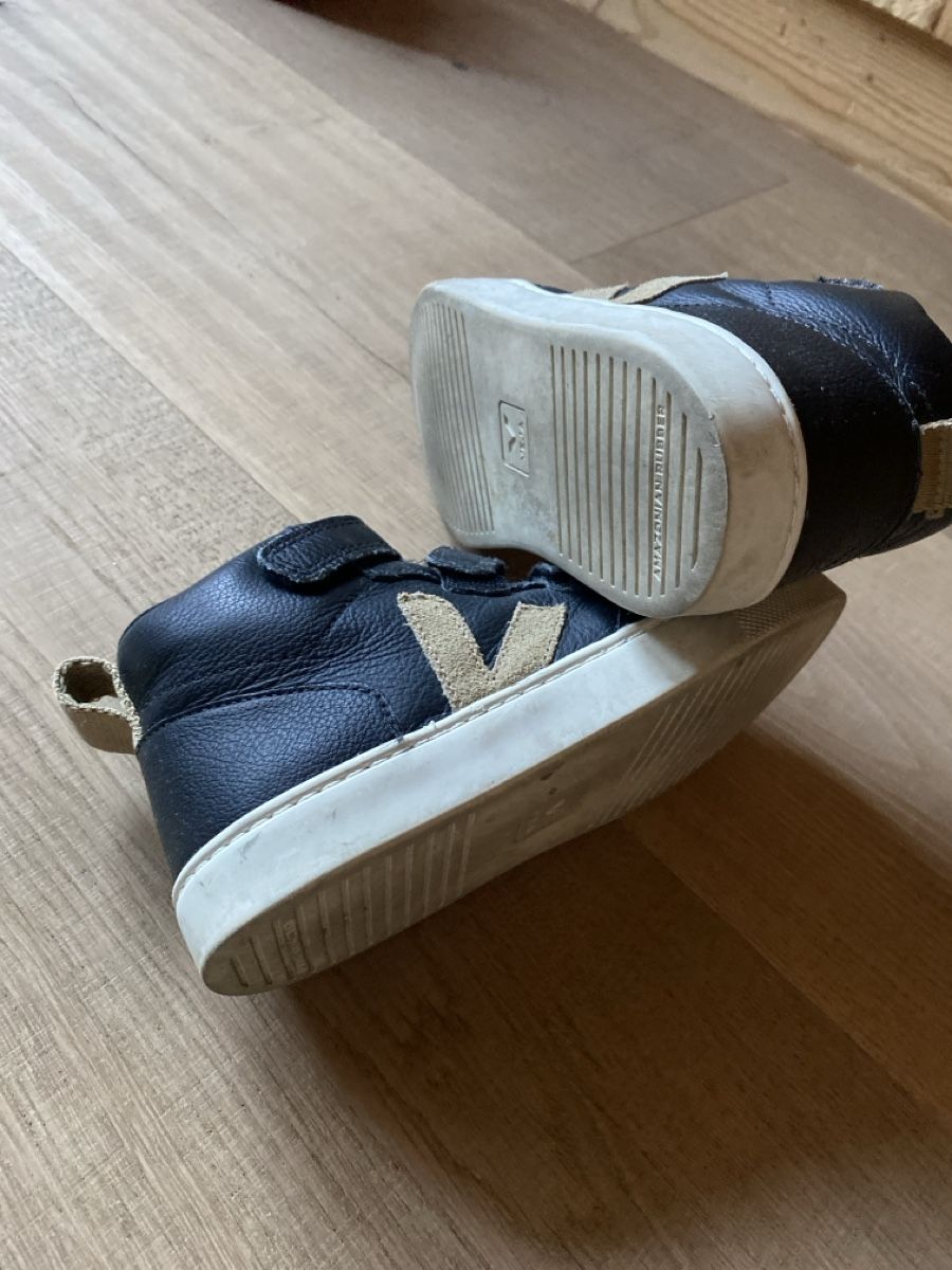 Veja Scarpe per ragazzi: Veja Gr. 33 schwarz – Usato da Saanenmöser venduto da ballerinas 1