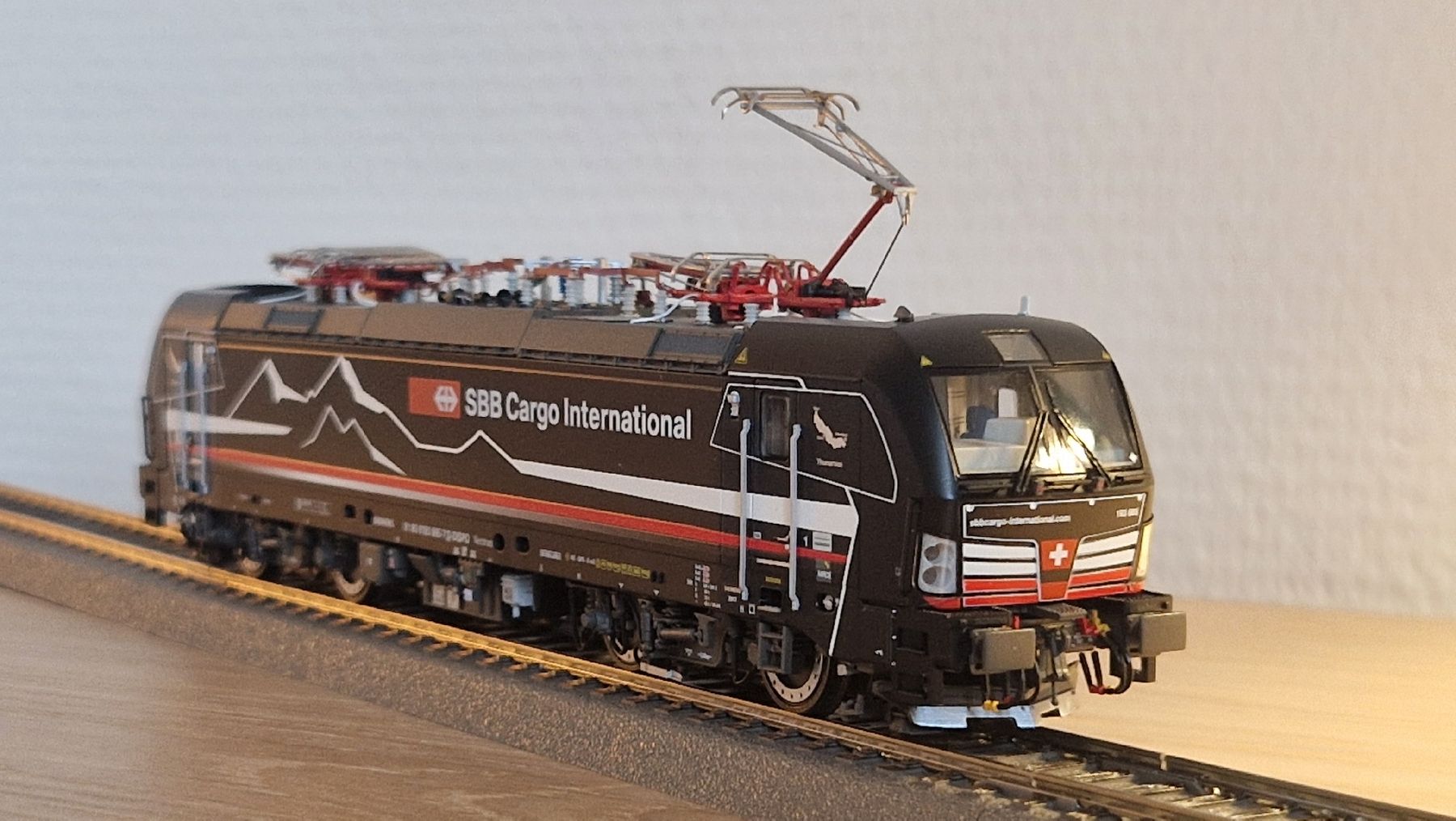 LS Models Modellini di ferrovie: LS MODELS 97997 DC: Vectron Br193-665 SBB Cargo Inter.  – Nuovo (secondo la descrizione) da Lausanne venduto da Greg755 2