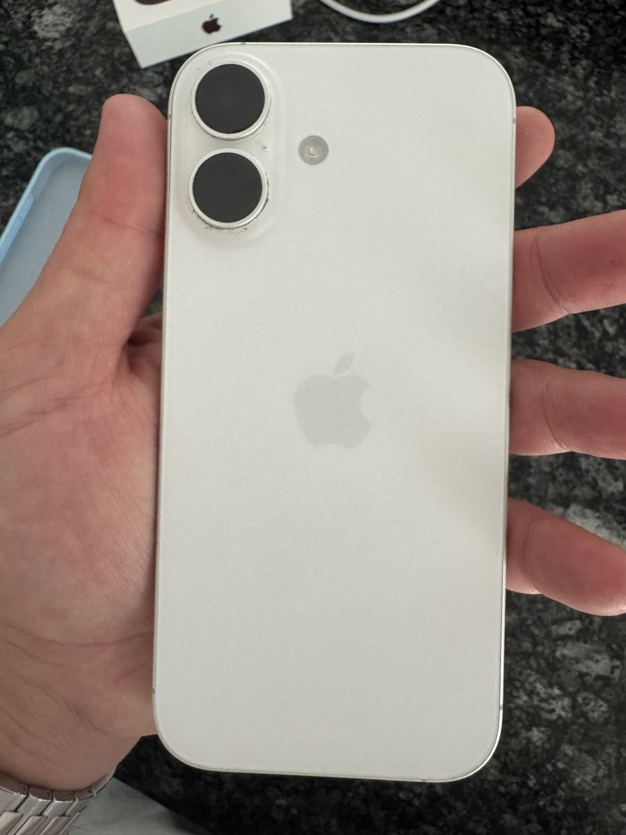 Apple Portables: Iphone 17  – D'occasion à Volketswil par Collector18 4