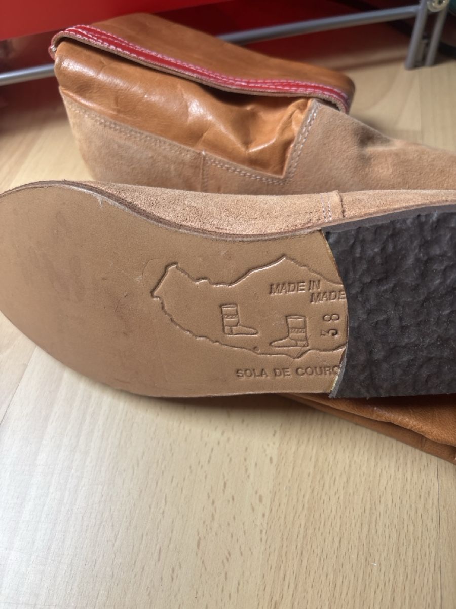 Scarpe da donna: Bottes en cuir et daim camel  Taille 38 – Usato da Evionnaz venduto da roh_l5yz 2