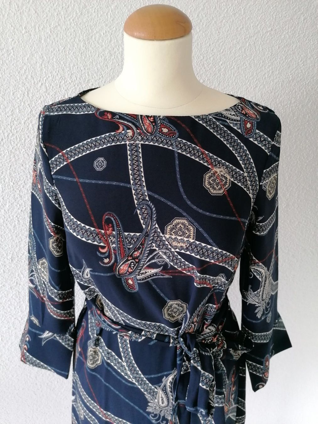 H&M Kleider: Kleid, Paisley Muster, Gr. 34, neuwertig – Neu (gemäss Beschreibung) aus Emmen von Tigerlady