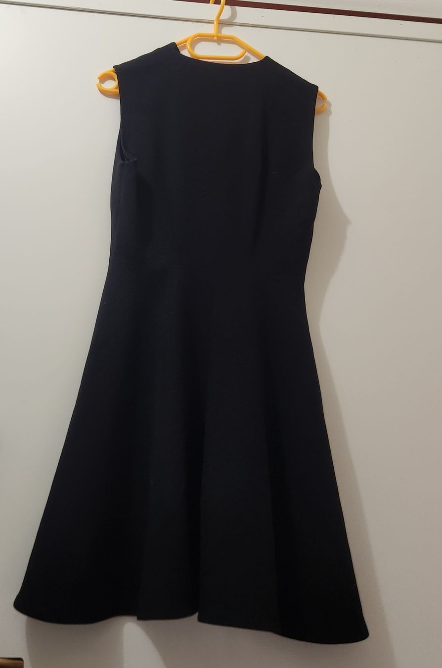 Sandro Vestiti: Robe Sandro noir sans manches fermeture éclair taille 2 – Usato da Niedergösgen venduto da Eva2410 2
