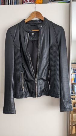Schwarze Lederjacke Grösse L (klein geschnitten)
