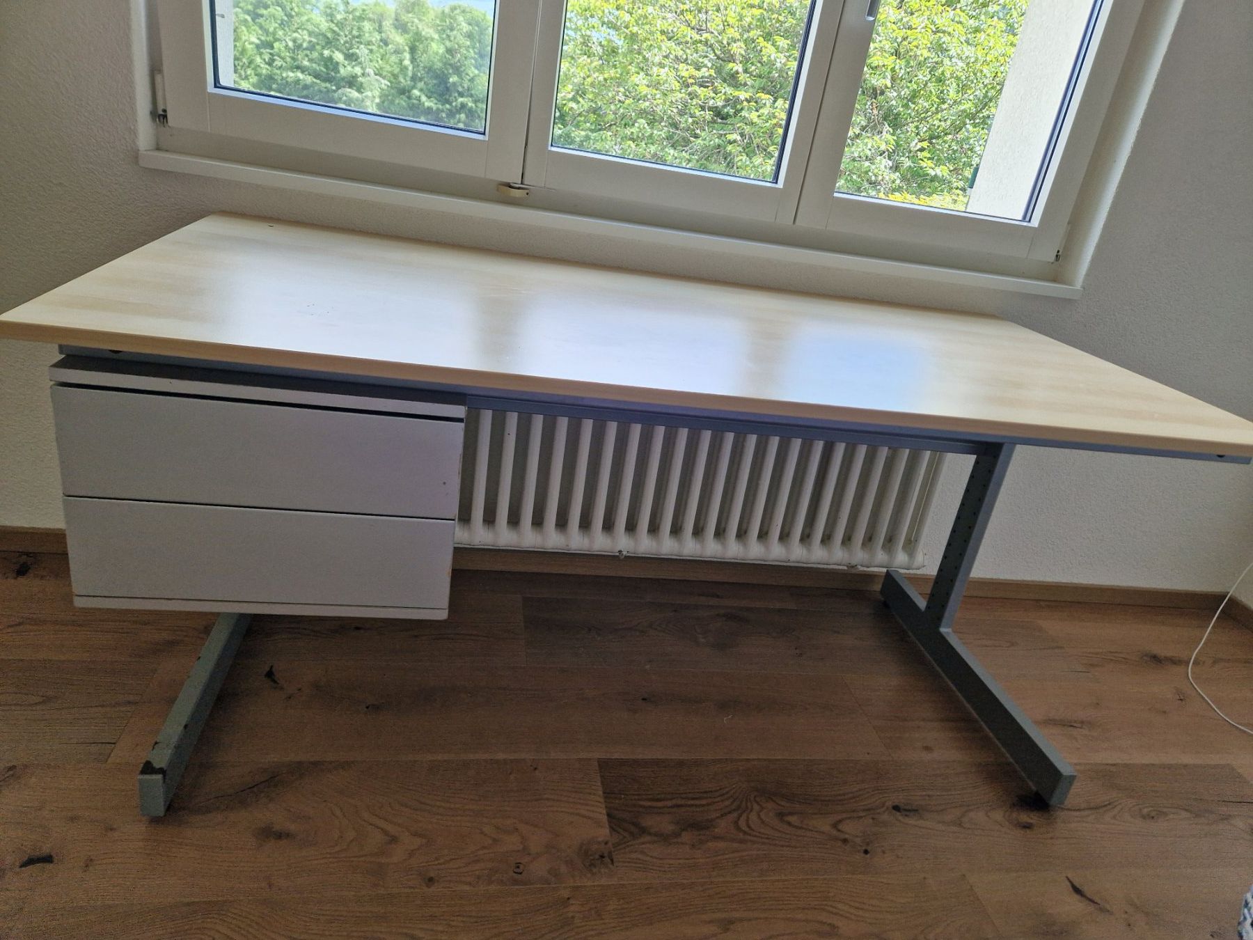 Scrivanie: Gebrauchter Schreibtisch mit Schubladen – Usato da Altendorf venduto da Endlesssummer03 1