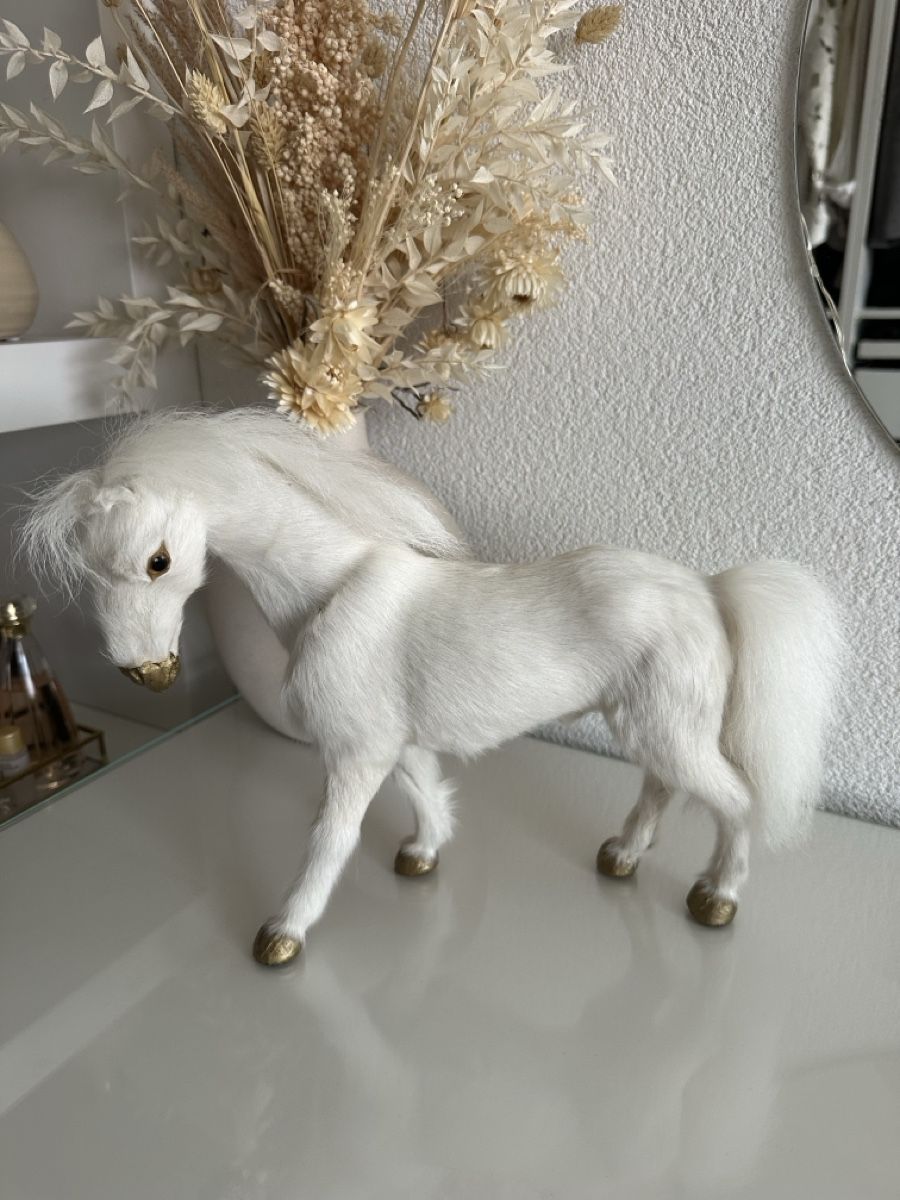 Figuren: cheval blanc décoratif – Neu (gemäss Beschreibung) aus La Tour-de-Trême von nev_5ksf