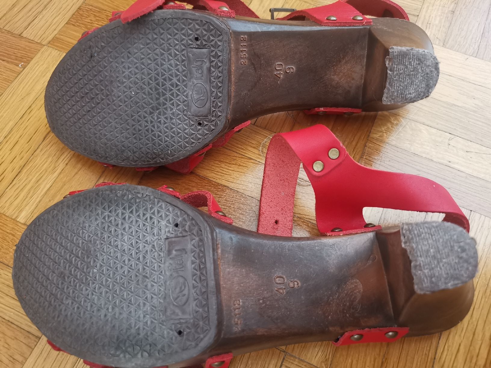 Chaussures femmes: sandales rouge taille 40 – D'occasion à meggen par VICCHLU 2