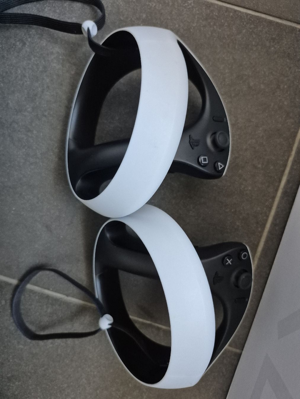 Sony VR Brille: Casque VR Sony PlayStation VR2 blanc avec manettes – Gebraucht aus Nidau von bab_nv6r 2