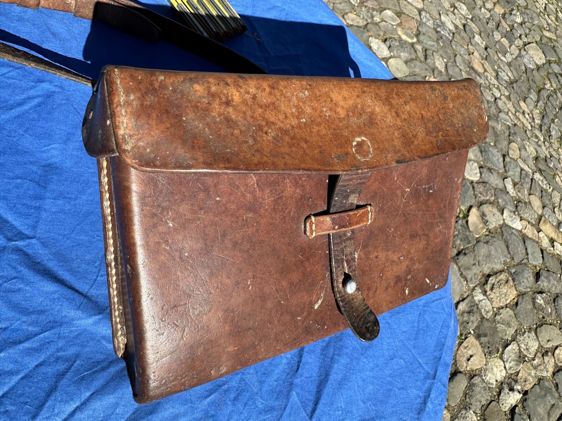 Schweizer Armee Uniformi: Schweizer Militär Ledertasche Kartentasche – Usato da Zürich venduto da atlantis77 7