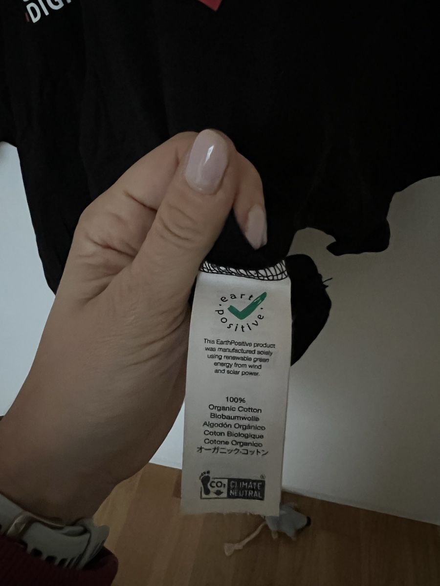 T-shirt: Schwarzes Crop T-Shirt "Gearbox Digital" – Usato da Olten venduto da Sarastuebi 2