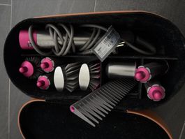 Dyson Airwrap Haarstyler mit viel Zubehör im Etui