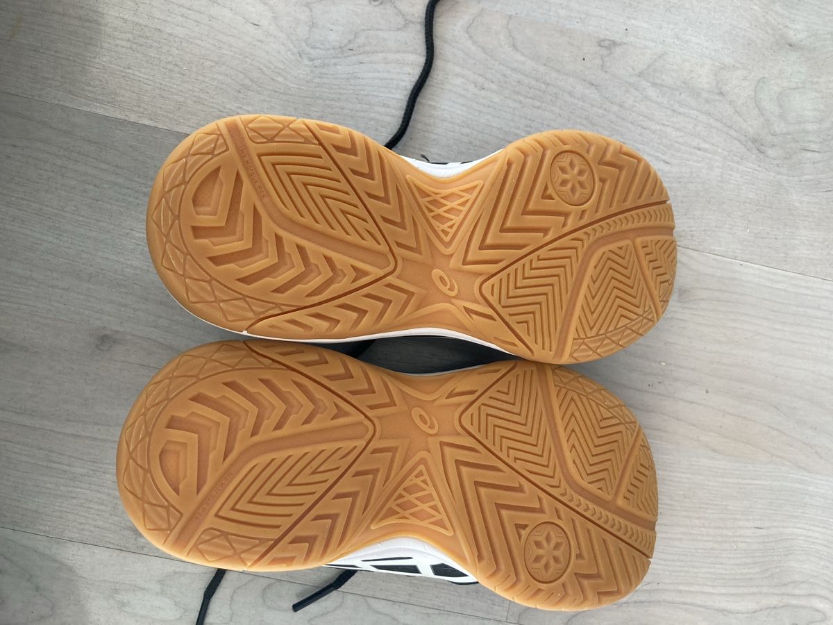 Asics Herrenschuhe: Turnschuh Asics 32 – Gebraucht aus Amden von Karplusan 3