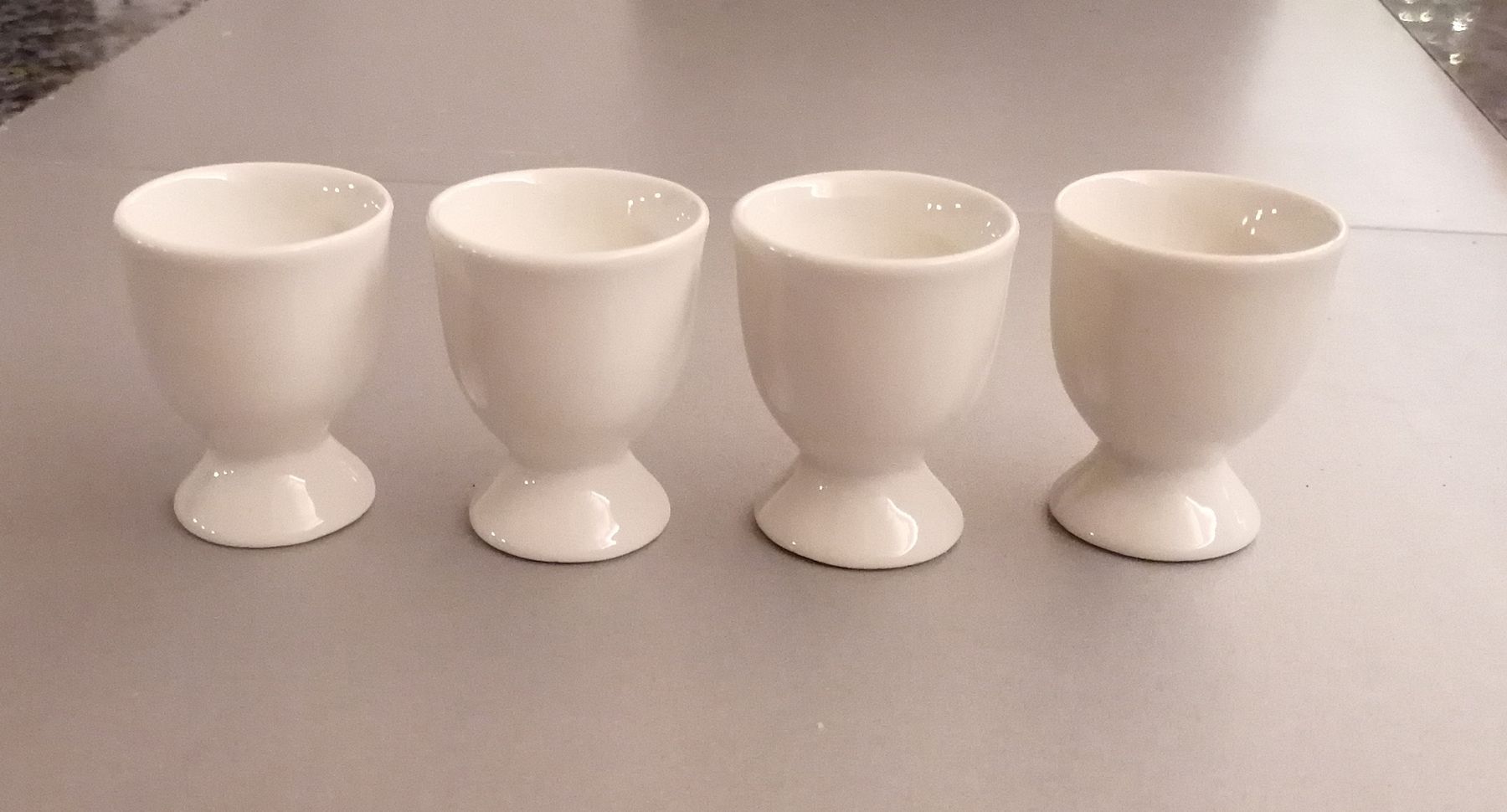 Sonstiges Geschirr: 4er Set Eierbecher weiss – Gebraucht aus Schwarzenegg von musi09