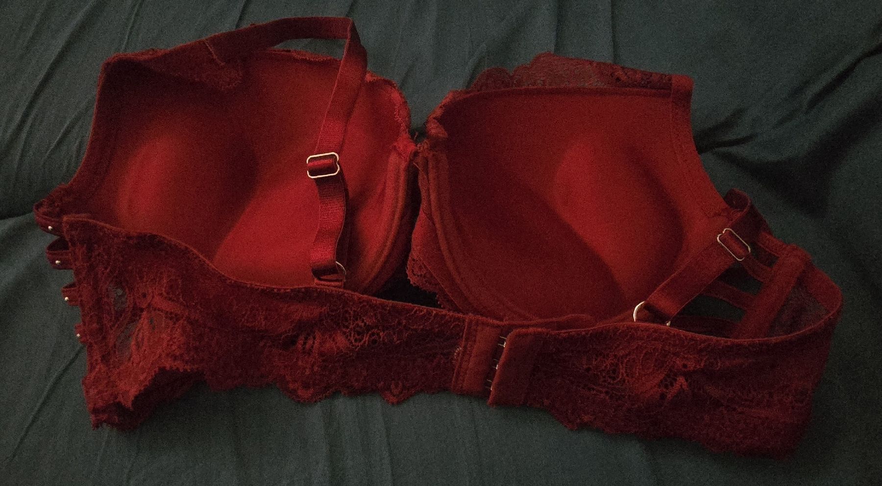 Altra biancheria intima: SECOND HAND: Roter&weisser BH, schwarzer Body, Gr. 75B/C – Usato da Seuzach venduto da K_N 1