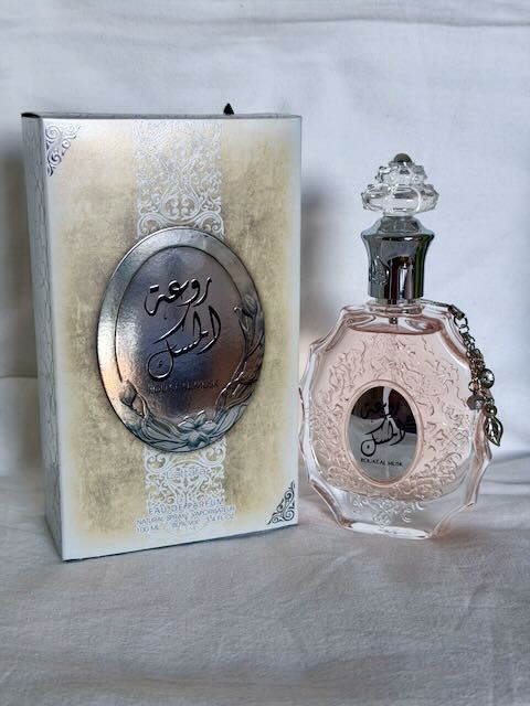 Lattafa Profumi & Eau de Toilette: Lattafa, Rouat Al Musk, EdP, 100ml – Nuovo (secondo la descrizione) da Basel venduto da Solaia28