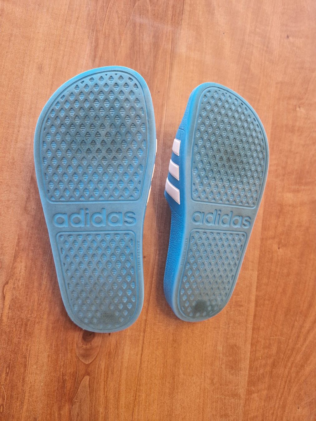 Adidas Scarpe per ragazzi: Adiletten / Badeschuhe / Badelatschen ca 33 – Usato da Giswil venduto da monimaus08 2