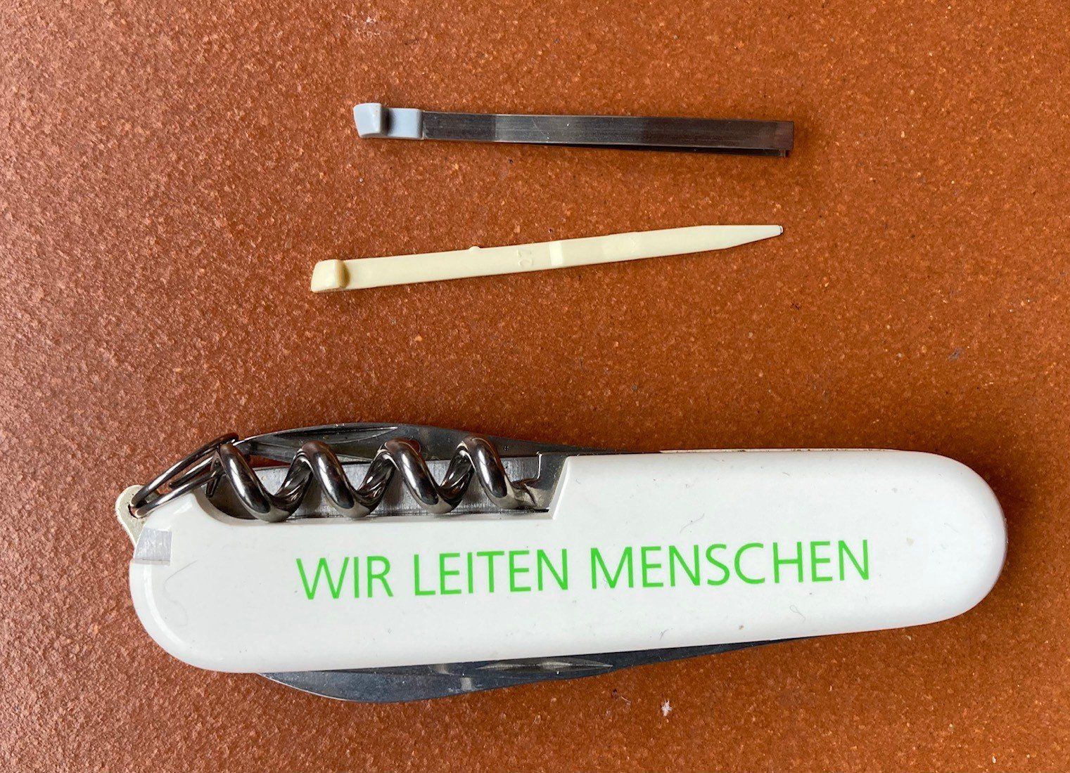 Victorinox Taschenmesser: Victorinox Offiziersmesser – Gebraucht aus Orselina von Vrenegonde 4