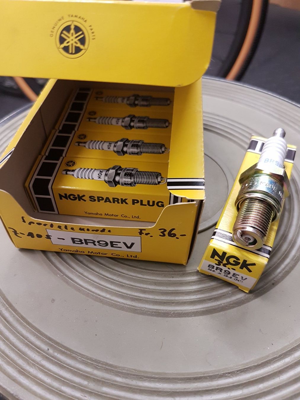 NGK Tutti i ricambio per moto: Zündkerzen NGK  BR9EV Motorrad – Nuovo e nell'imballaggio originale da Herisau venduto da Tioga