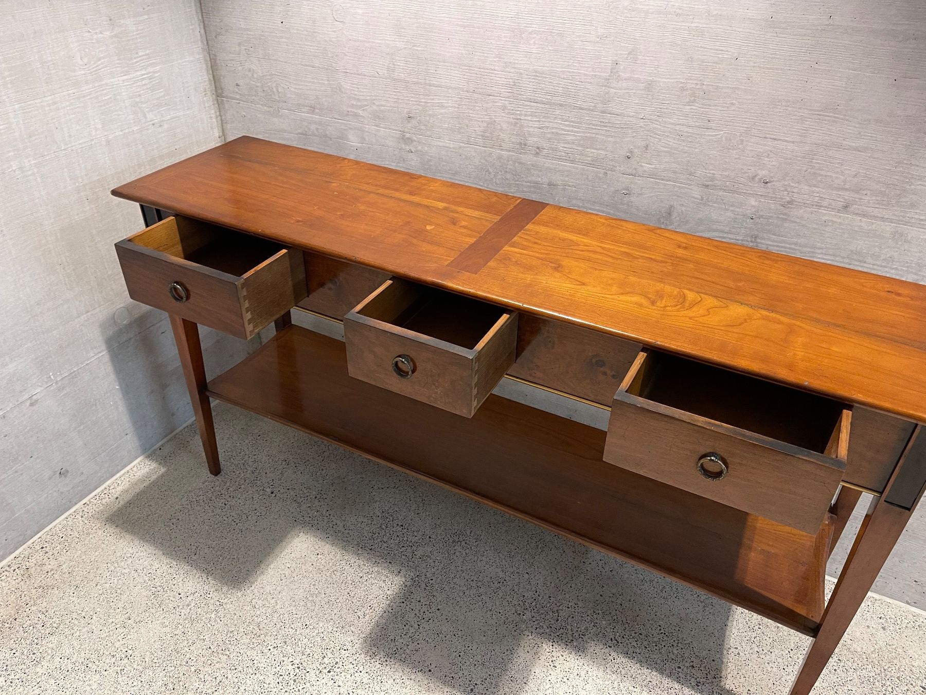Cassettiere: Konsolentisch mit 3 Schubladen Nussbaum/Teak Mid-Century – Usato da Meilen venduto da ret_v7q8 4
