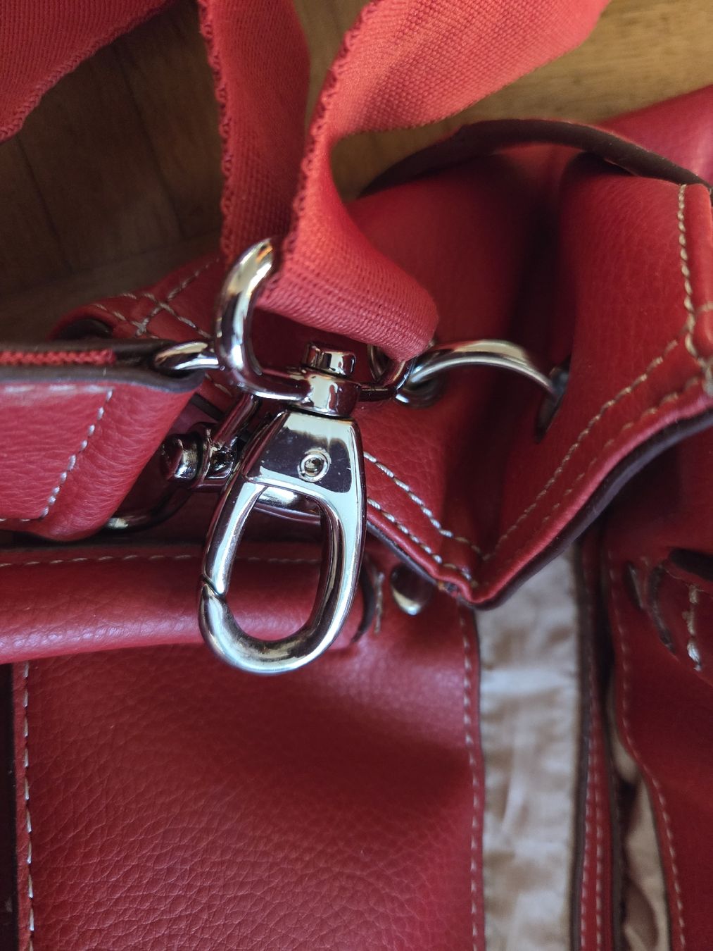 Borse da donna: Rote Handtasche mit Portemonnaie – Usato da Aarau venduto da crissta 6