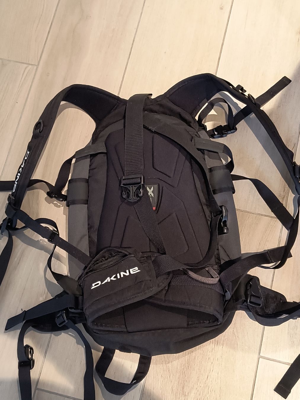 Dakine Zaini: Dakine Red Bull Hike & Ride Rucksack – Usato da Oberweningen venduto da Bumblebee2 3