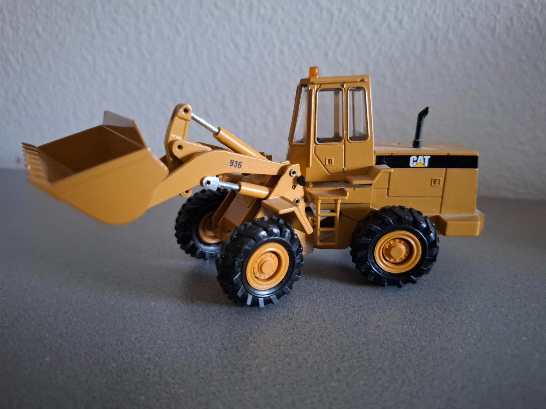 Caterpillar Modellbausätze & Standmodelle: Radlader CAT 936 1:50 – Neu (gemäss Beschreibung) aus Henau von fag_lzx9 3