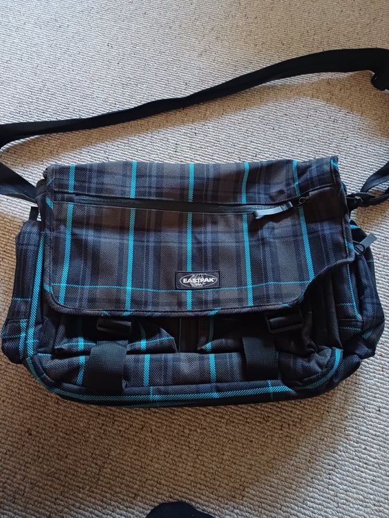 Eastpak Umhängetasche/ Messenger Bag (D'occasion) à Neftenbach