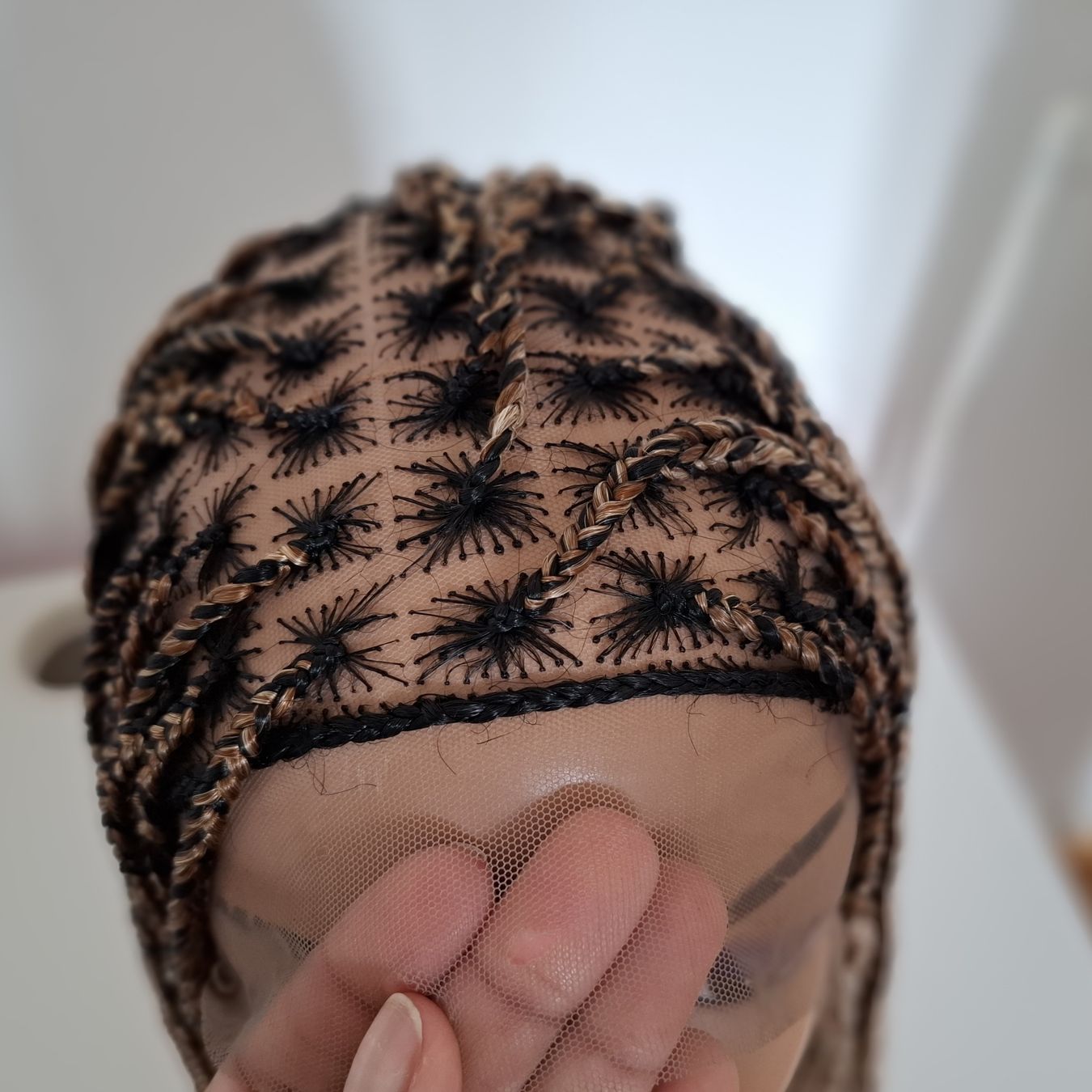 Parrucche: Light Brown Braided Wig | Natural Look | Handmade – Nuovo (secondo la descrizione) da Lausanne venduto da usa_xd5k 2