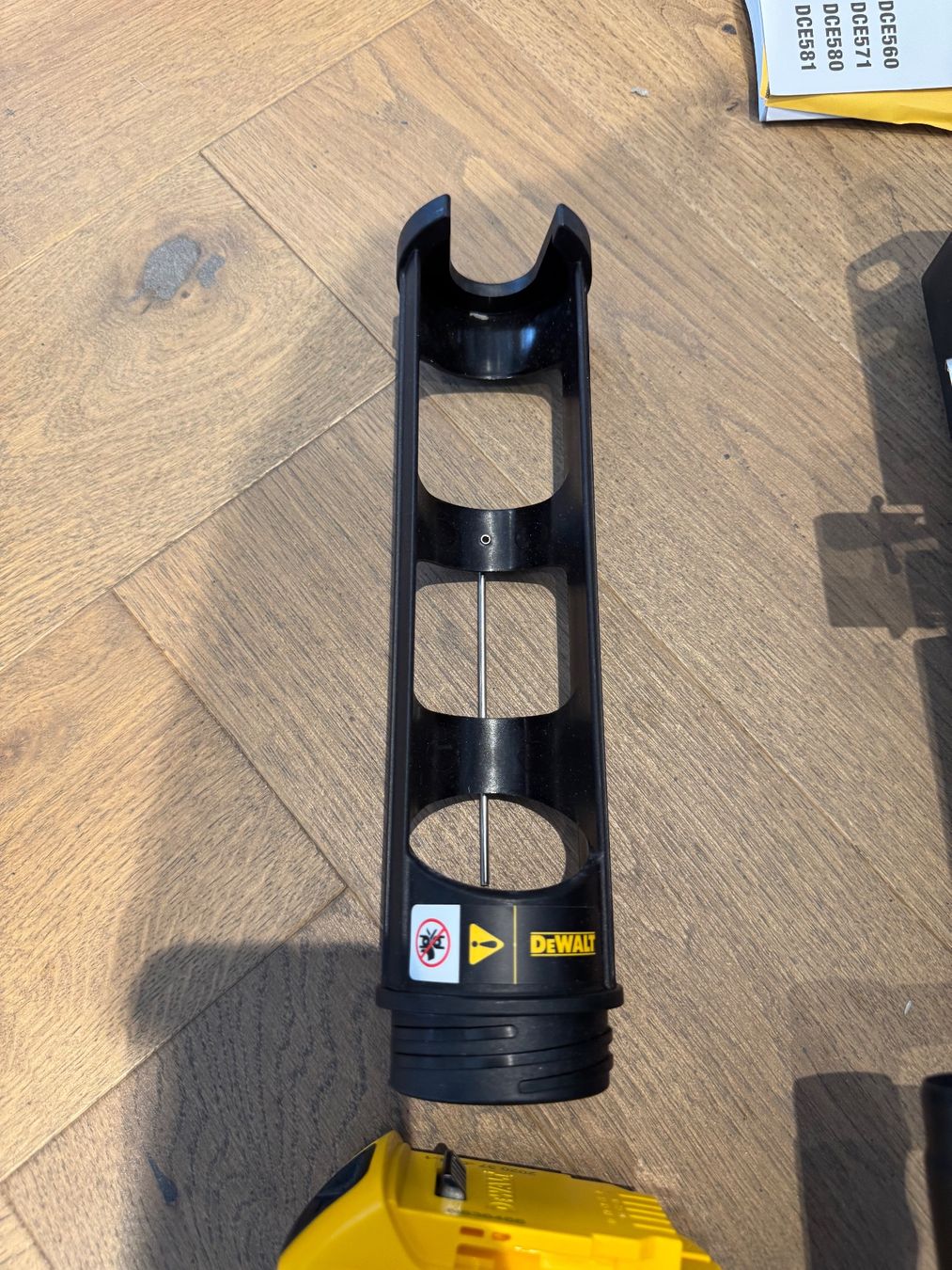Dewalt Tutti gli attrezzi: DeWalt Akku-Kartuschenpistole DCE581NK – Usato da Dietlikon venduto da HighspeedUmzug 3