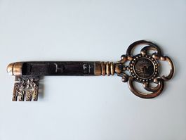 Clé décorative vintage avec un cerf en métal cuivré