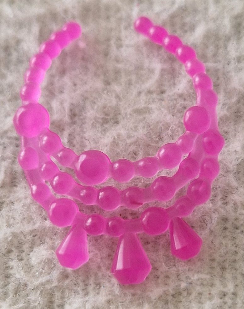 Poupées: Collier pour Barbie – D'occasion à Couvet par Pioune