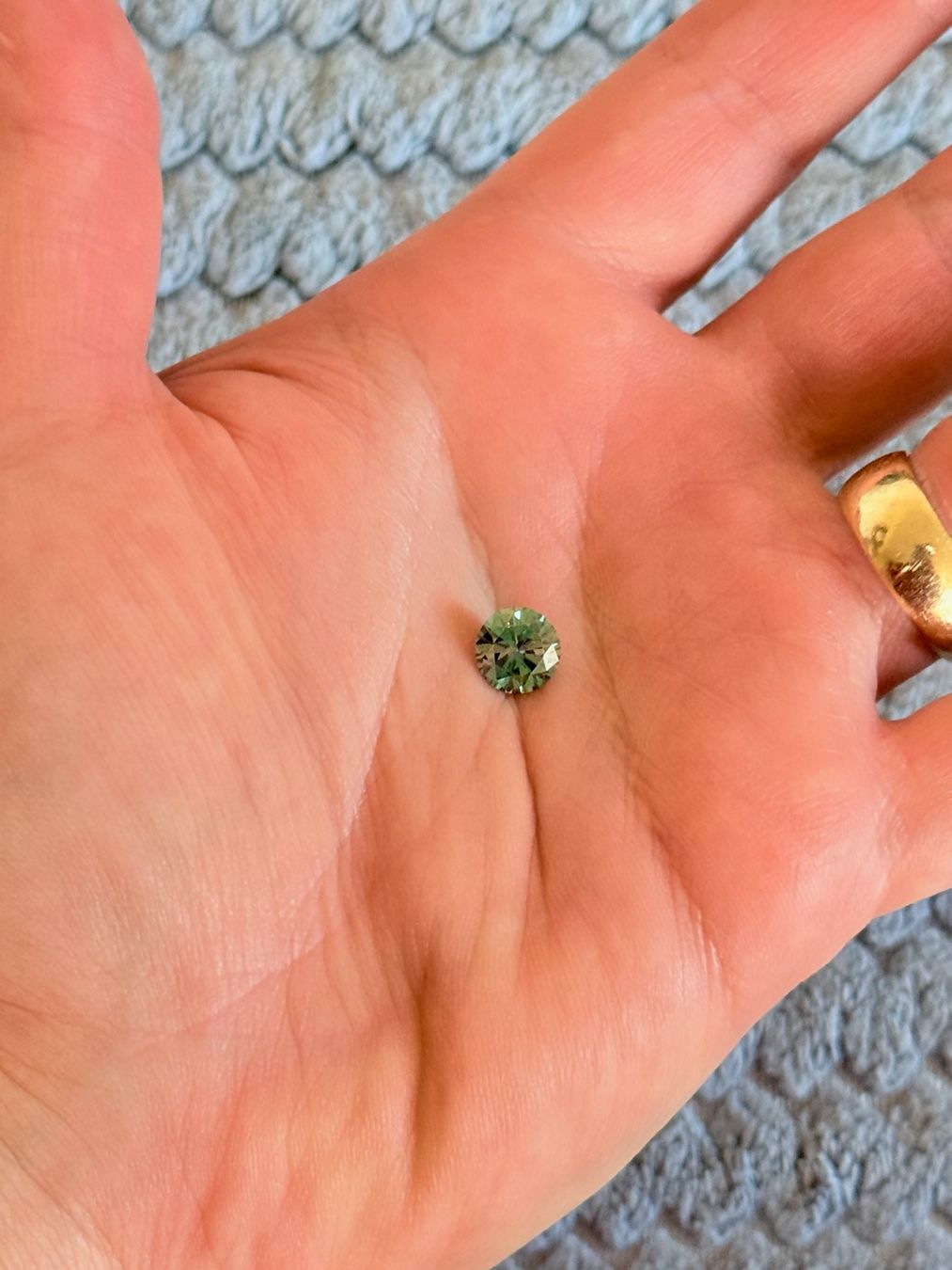 Minerali & Pietre curative: 8mm 2 carats 1 pc Moissanite green – Nuovo e nell'imballaggio originale da Genève venduto da AWWA 8