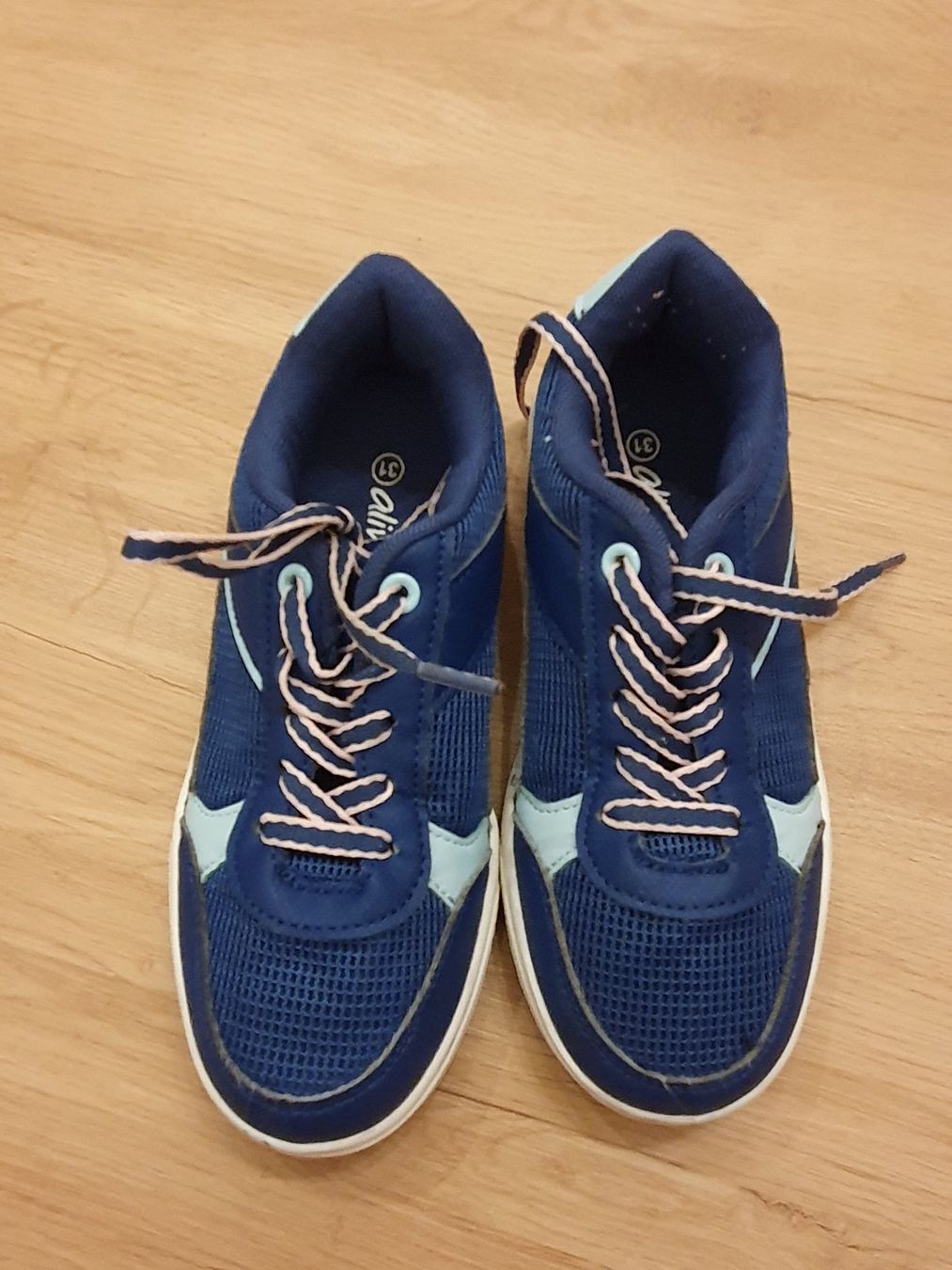 Schuhe für Mädchen: Sneaker Gr. 31, blau mit Leuchtfunktion – Neu (gemäss Beschreibung) aus Heinrichswil von frankie19860