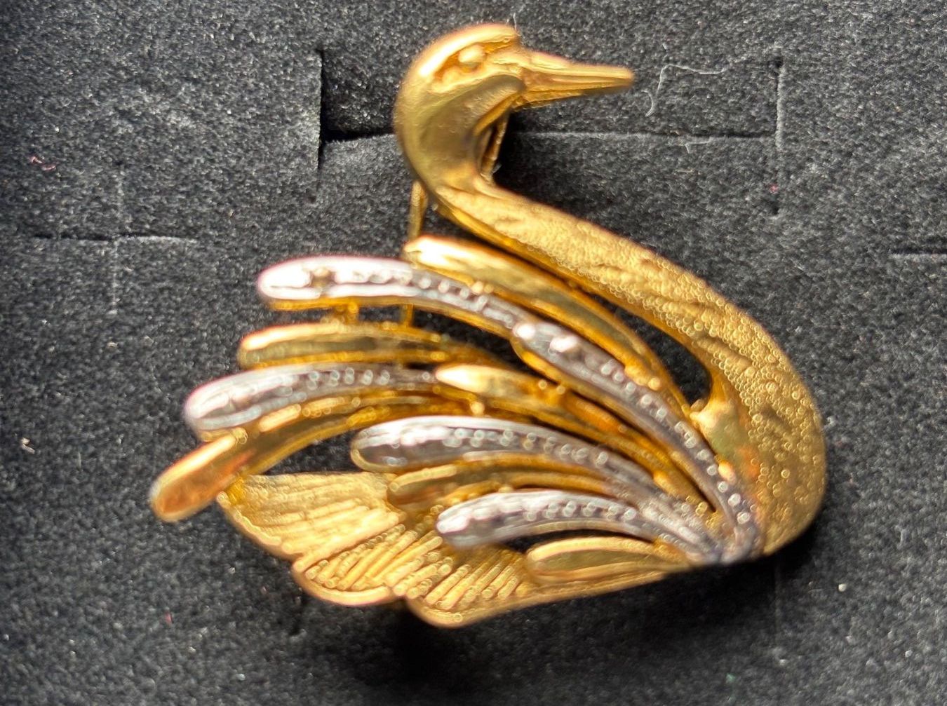 Spille & Fermagli: Broche cygne vintage dorée et argentée – Usato da Peseux venduto da CharmeCommerce 3